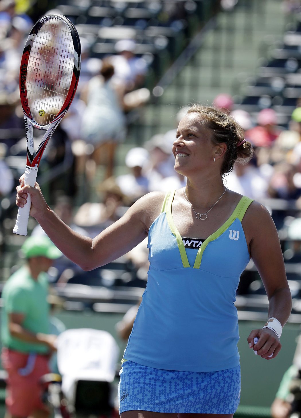 Barbora Záhlavová-Strýcová se raduje po svém vítězství nad Robertou Vinciovou