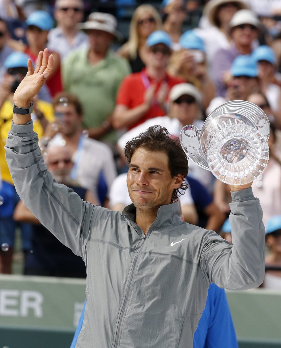 Poražený finalista turnaje v Miami Rafael Nadal děkuje fanouškům za podporu