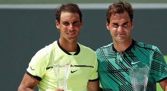 Federer a French Open? Zápas na pět setů by asi těžko zvládl, říká Nadal