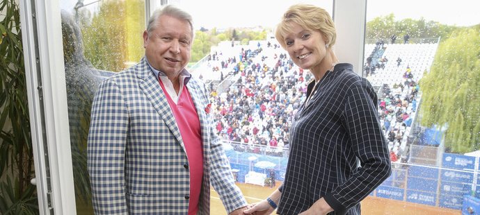 Miroslav Černošek s manželkou Petrou při tenisovém turnaji WTA v Praze ve Stromovce