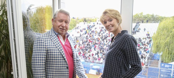 Miroslav Černošek s manželkou Petrou při tenisovém turnaji WTA v Praze ve Stromovce