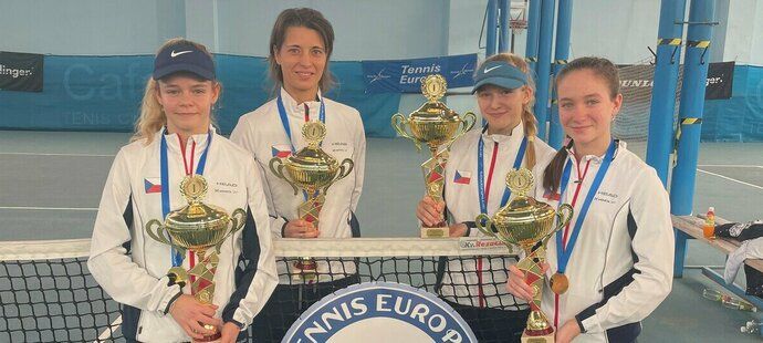 Mladé české tenistky ovládly halové mistrovství Evropy. Tým fungoval skvěle, chválila kapitánka Petra Cetkovská