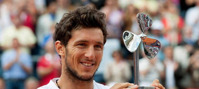 Argentinský tenista Juan Mónaco získal na turnaji v Hamburku třetí turnajový titul v sezoně