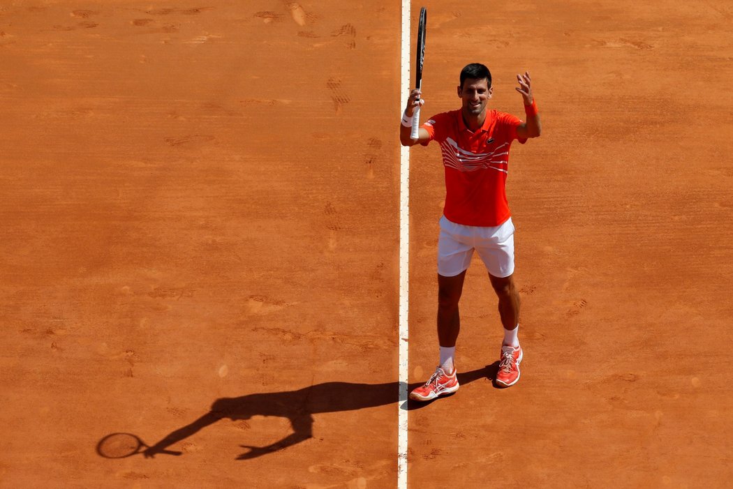 Srbský tenista Novak Djokovič si v Monte Carlu hladce poradil s Američanem Taylorem Fritzem a po výhře 6:3, 6:0 postoupil do čtvrtfinále