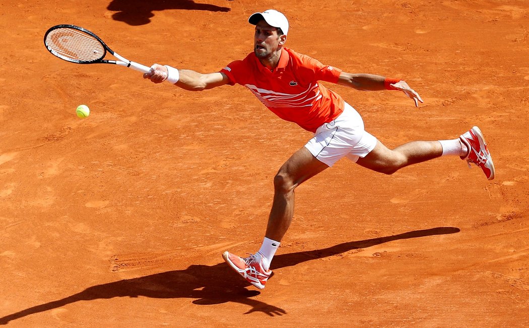 Srbský tenista Novak Djokovič si v Monte Carlu hladce poradil s Američanem Taylorem Fritzem a po výhře 6:3, 6:0 postoupil do čtvrtfinále