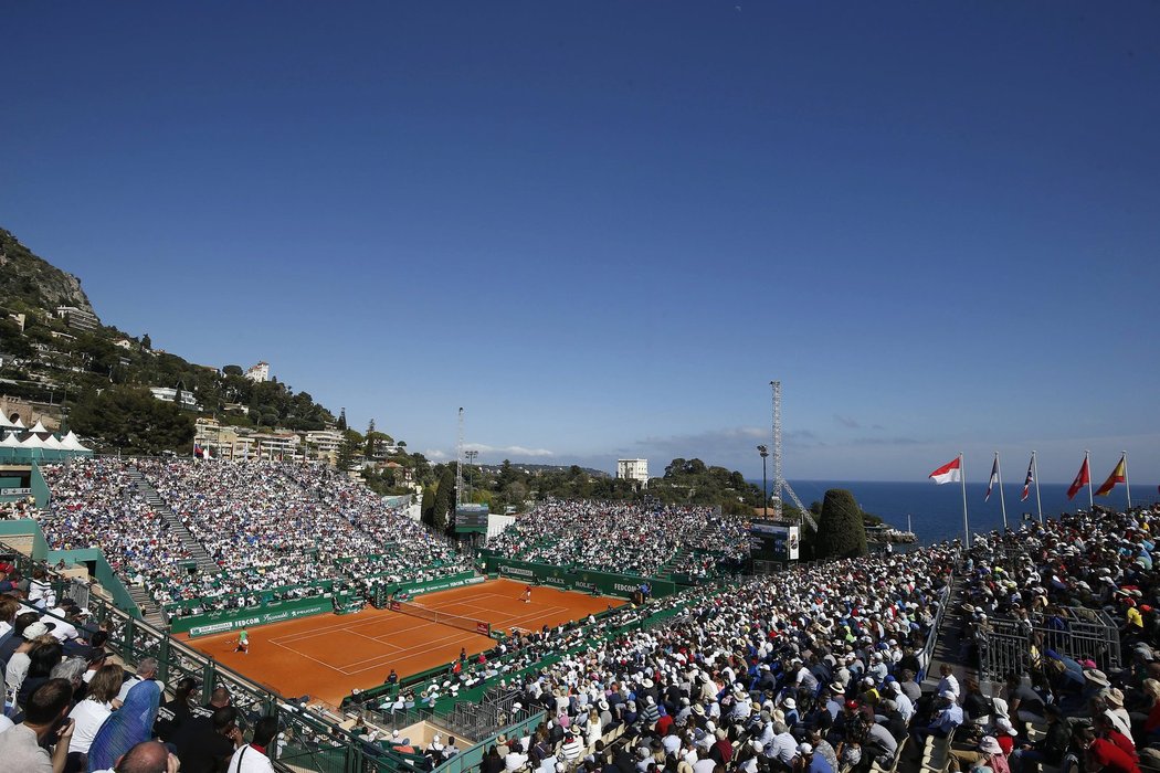 Jiří Veselý si zahrál poprvé v kariéře proti Novaku Djokovičovi a jeho skvělý výkon sledoval zaplněný centrukurt v Monte Carlu