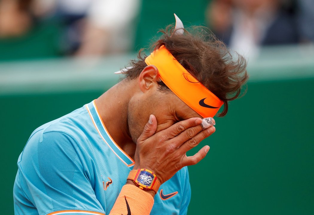 Španělský tenista Rafael Nadal nečekaně vypadl v Monte Carlu v semifinále a sbírku rekordních jedenácti titulů z turnaje Masters na oblíbené antuce nerozšíří
