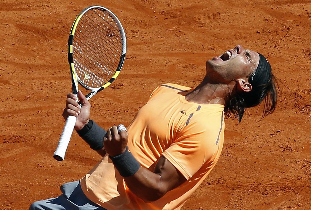 Rafael Nadal se raduje z vítězství nad Novakem Djokovičem ve finále turnaje v Monte Carlu