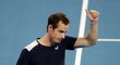 Britský tenista Andy Murray děkuje fanouškům za přízeň po prvním kole Australian Open