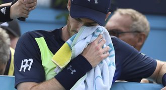 Murrayho těžký návrat: tenisovou parádu vystřídal boj s bolestí a porážka