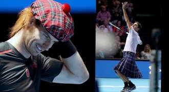 Federer v kiltu, Murray jako zrzek. Tenisové hvězdy bavily fanoušky v exhibici