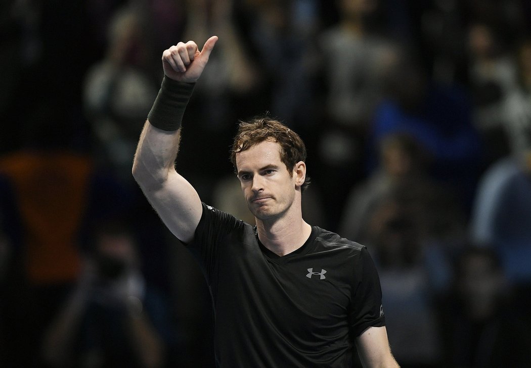 Andy Murray zdraví diváky na Turnaji mistrů