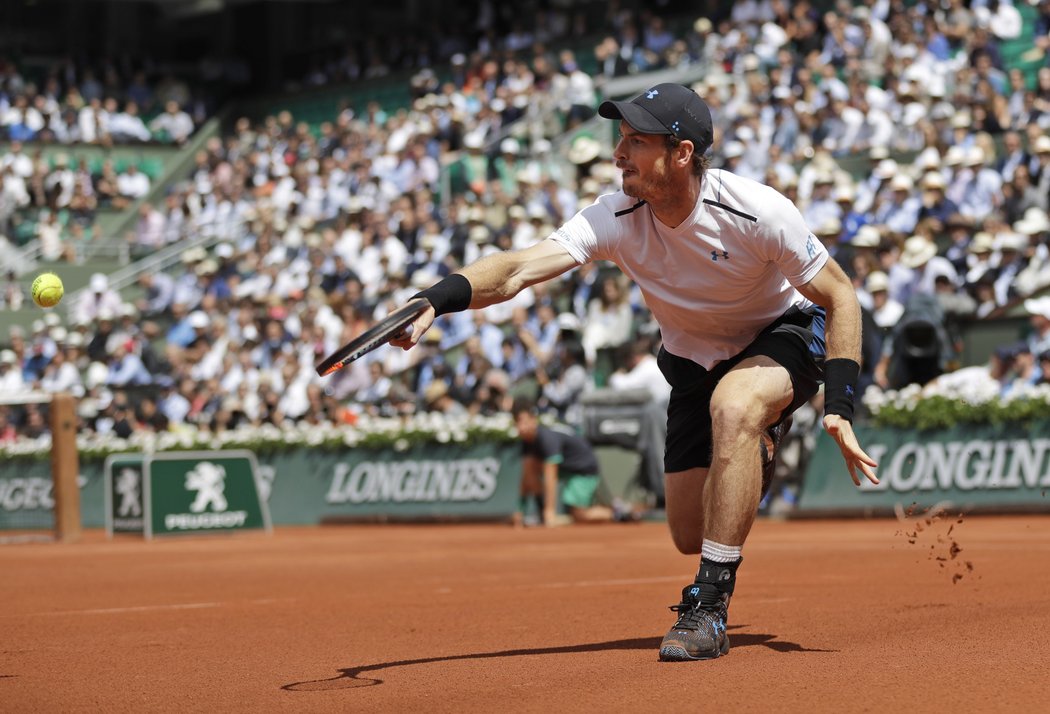 Andy Murray v utkání se Stanem Wawrinkou v semifinále French Open