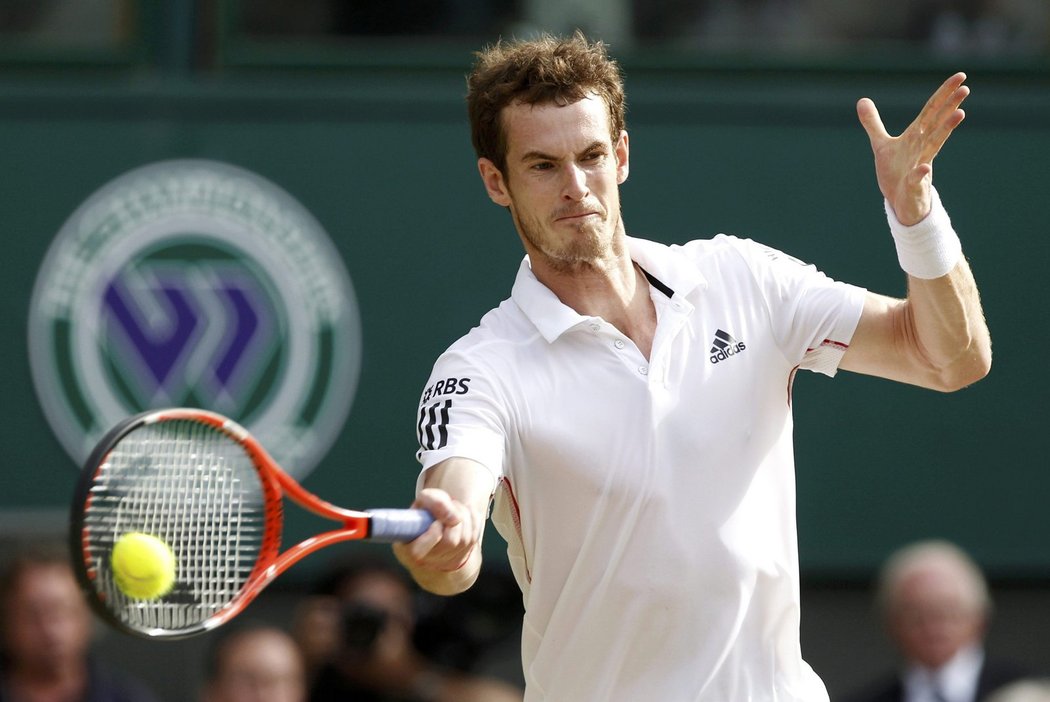 Marný boj Murrayho v semifinále Wimbledonu.
