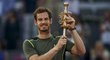 Andy Murray s vítěznou trofejí za vítězství na turnaji v Madridu