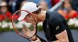 Andy Murray se zlobí po pokaženém úderu