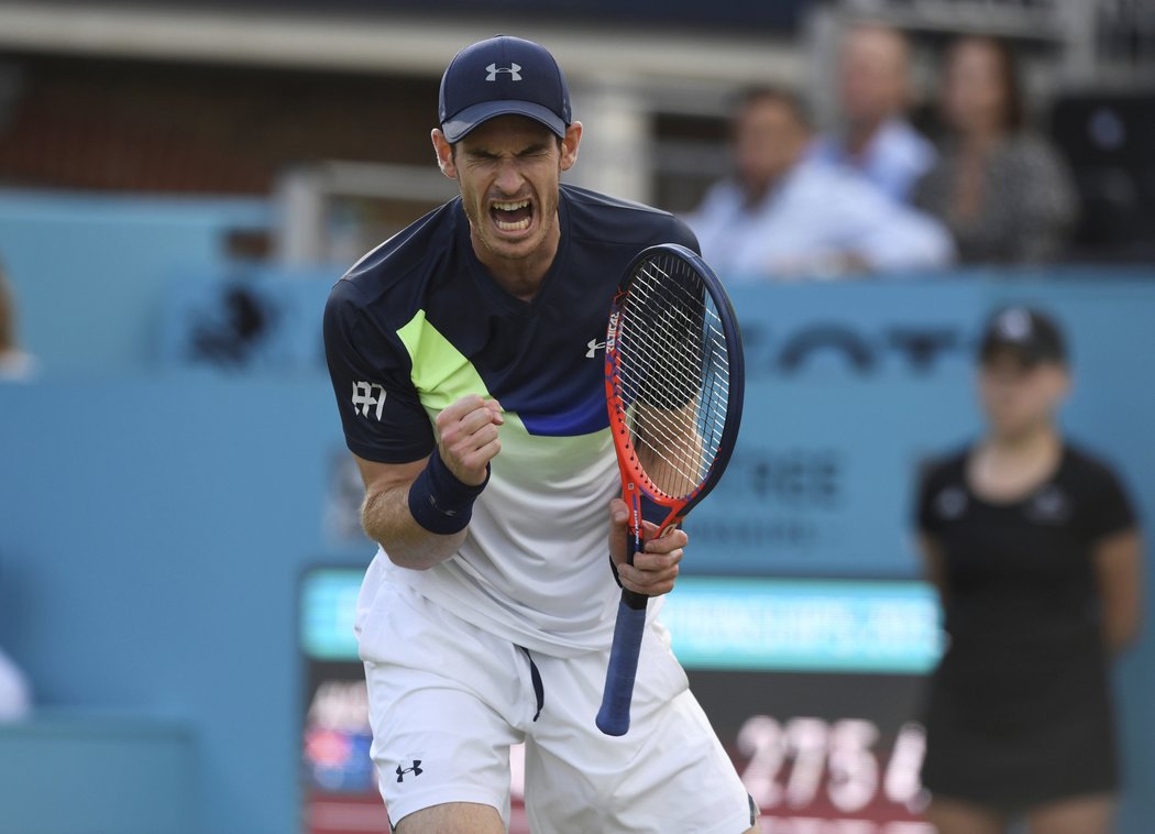 Andy Murray slaví úspěšný bod