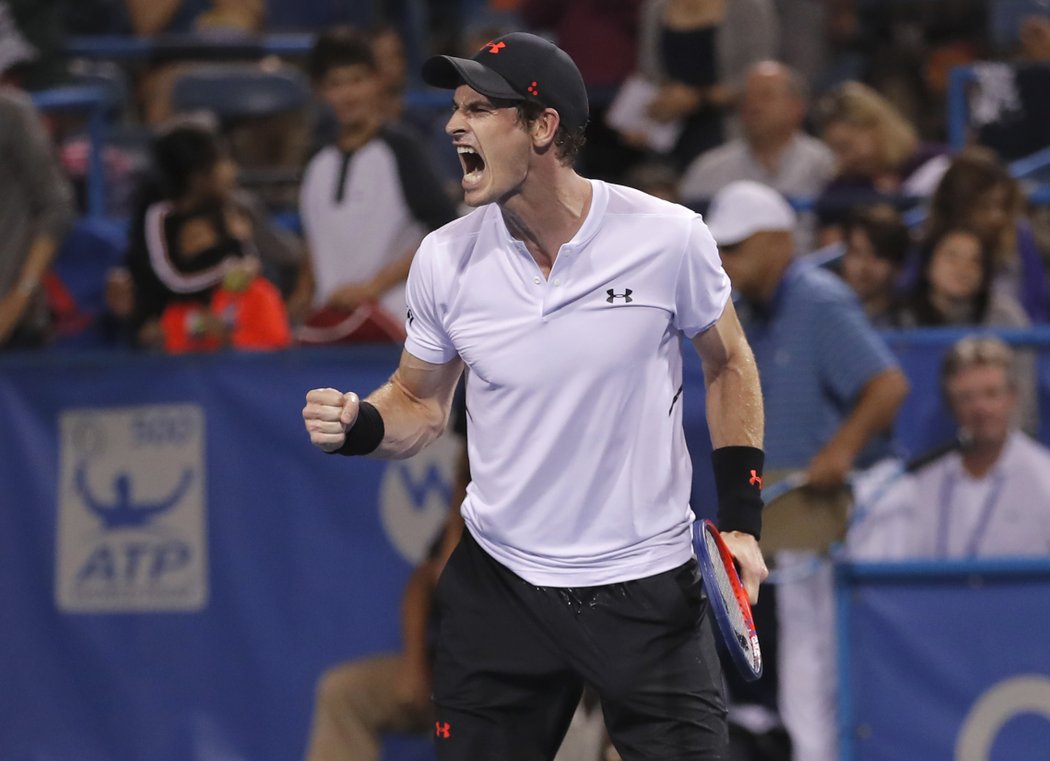 Andy Murray zvládl na turnaji ve Washingtonu svůj první duel na tvrdém povrchu po 17 měsících.