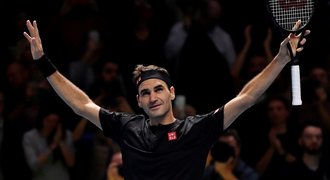 Federer zdolal Djokoviče a na Masters postupuje! Jedničkou zůstane Nadal