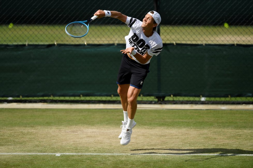Tomáš Berdych se v neděli vrátí na kurty poprvé od Wimbledonu, dostal divokou kartu ve Winston-Salemu