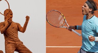 Pocta pro krále Roland Garros Rafaela Nadala: Socha celá z antuky!