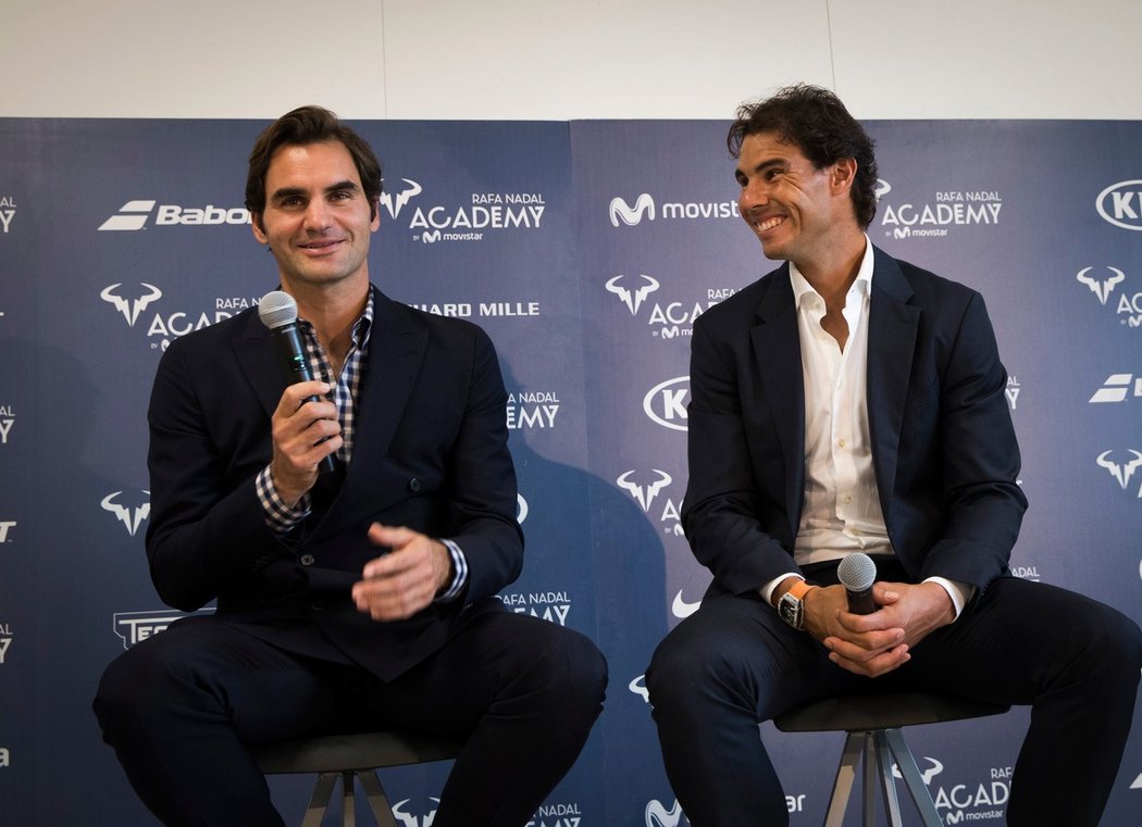 Tenisové legendy Roger Federer a Rafael Nadal