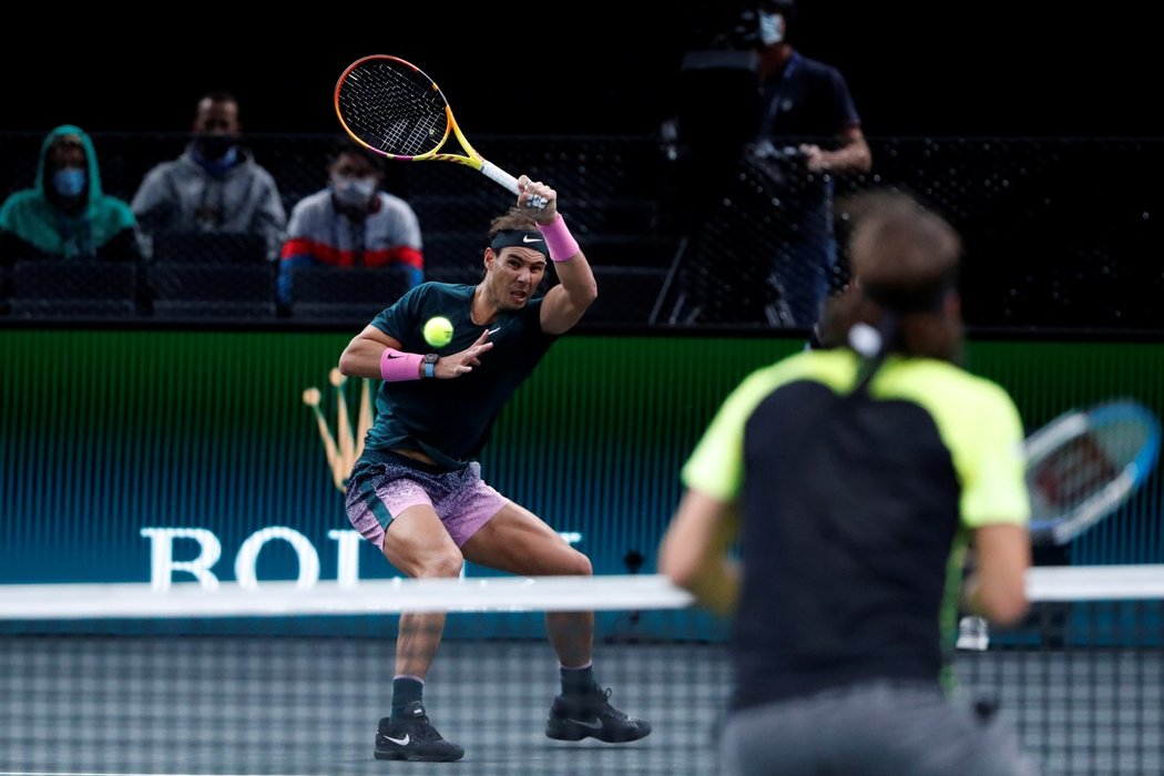 Španělský tenista Rafael Nadal v utkání turnaje série Masters v Paříži, kde si připsal své 1000. vítězství profesionální kariéry