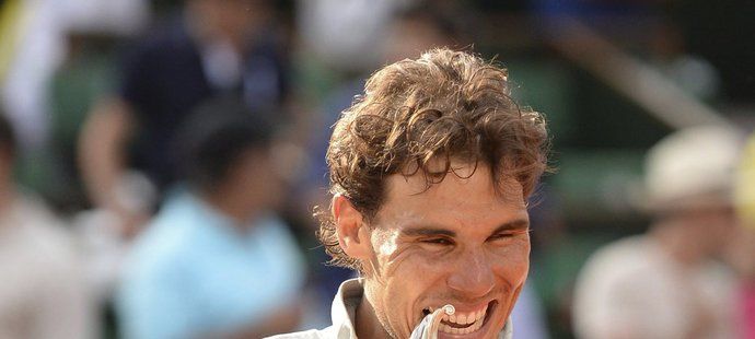 Rafael Nadal porazil ve finále Roland Garros Srba Novaka Djokoviče 3:6, 7:5, 6:2, 6:4 a podeváté ovládl pařížský grandslam