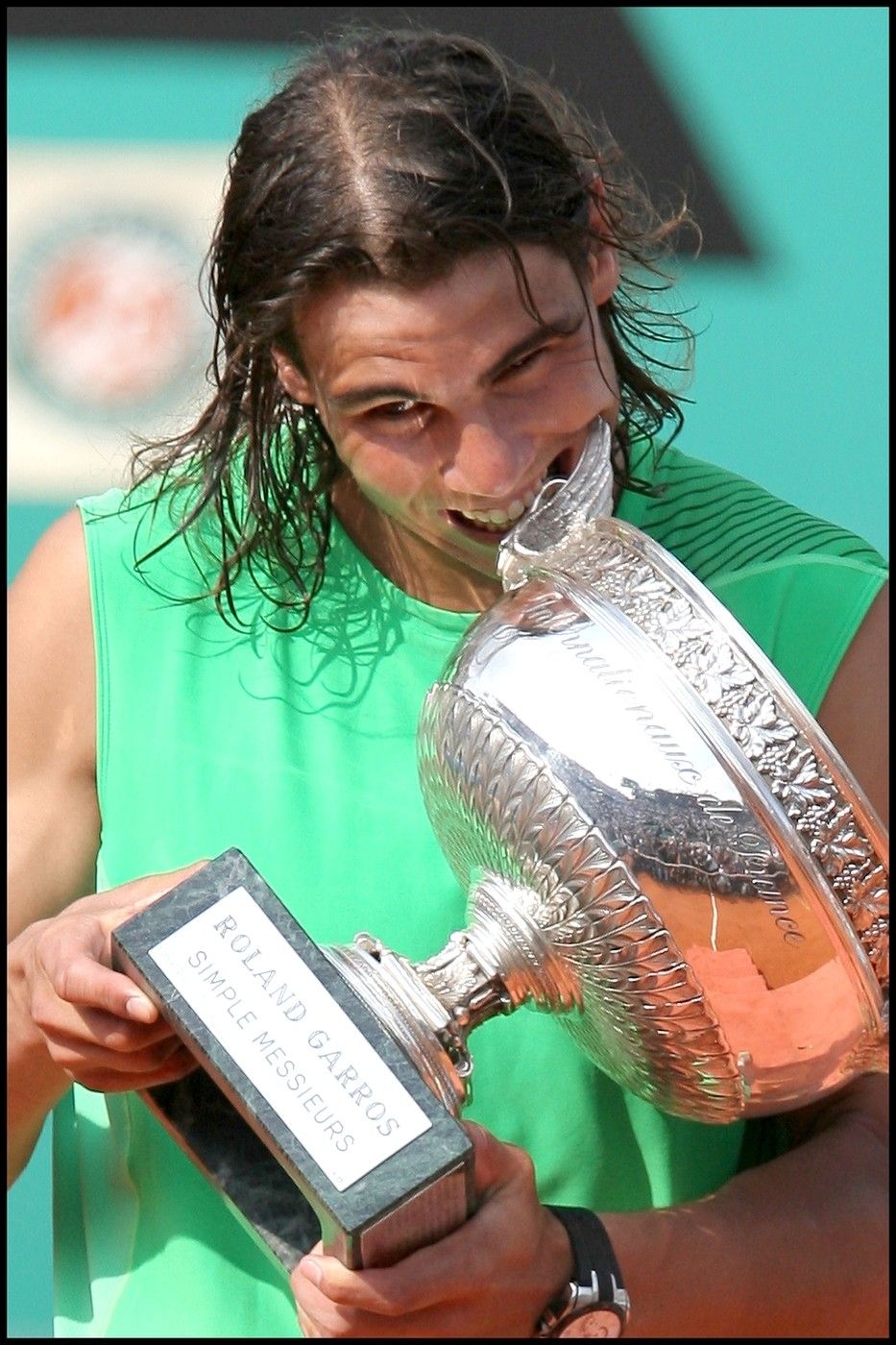 2008 - Neuvěříte! Čtvrtý titul získal tehdy dvaadvacetiletý hráč, aniž by ztratil byť jen jedinou sadu. V semifinále to odnesl mimo jiné Djokovič a ve finále...Ano, Roger Federer.