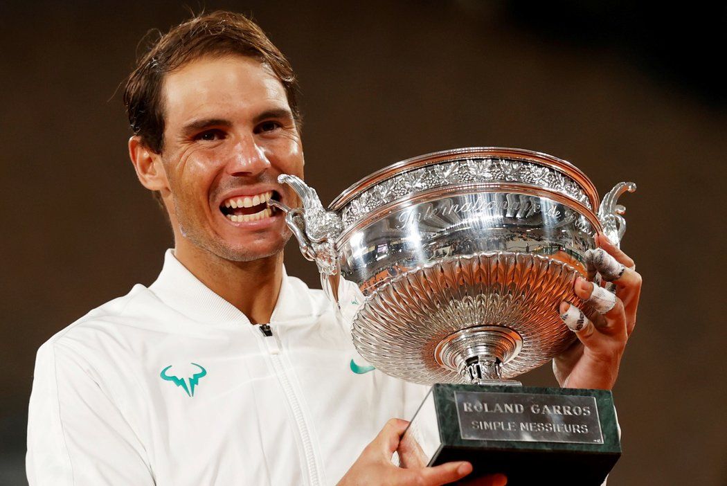 Rafael Nadal potřinácté vyhrál grandslamové Roland Garros. Ve finále smetl Novaka Djokoviče 6:0, 6:0 a 7:5