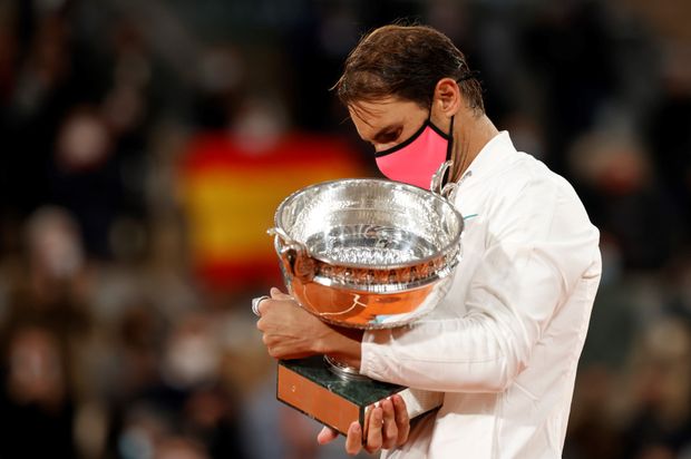Rafael Nadal potřinácté vyhrál grandslamové Roland Garros. Ve finále smetl Novaka Djokoviče 6:0, 6:0 a 7:5 Rafael Nadal potřinácté vyhrál grandslamové Roland Garros. Ve finále smetl Novaka Djokoviče 6:0, 6:0 a 7:5