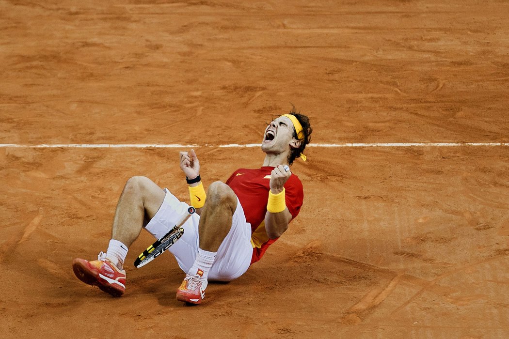 Nadal se raduje z dalšího triumfu v Davis Cupu