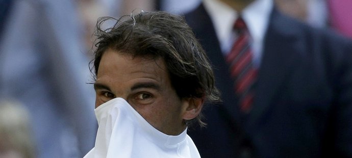 Je konec. Rafael Nadal senzačně vypadl z Wimbledonu už ve 4. kole, světová jednička nestačila na 144. hráče světa Nicka Kyrgiose z Austrálie