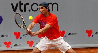 Konečně! Nadal se vrací na kurty, milníky hvězdy rámují Češi