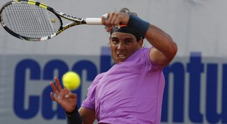 Nadal spílá ATP: Beton nás ničí, hraje se na něm snad fotbal?