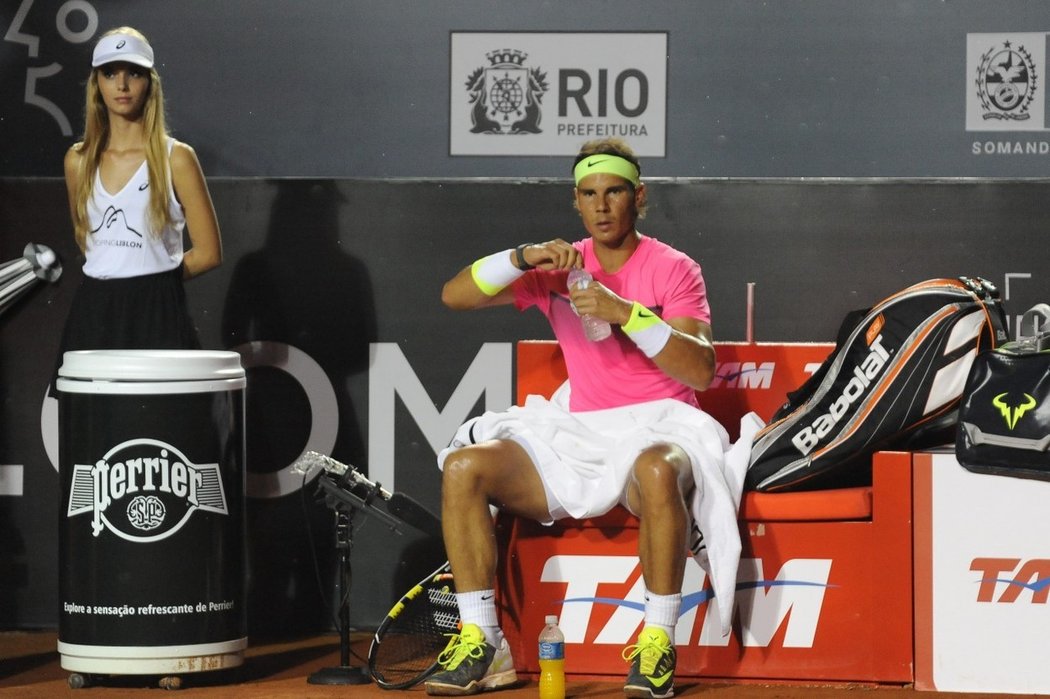 Rafael Nadal v zápase s Fabiem Fogninim