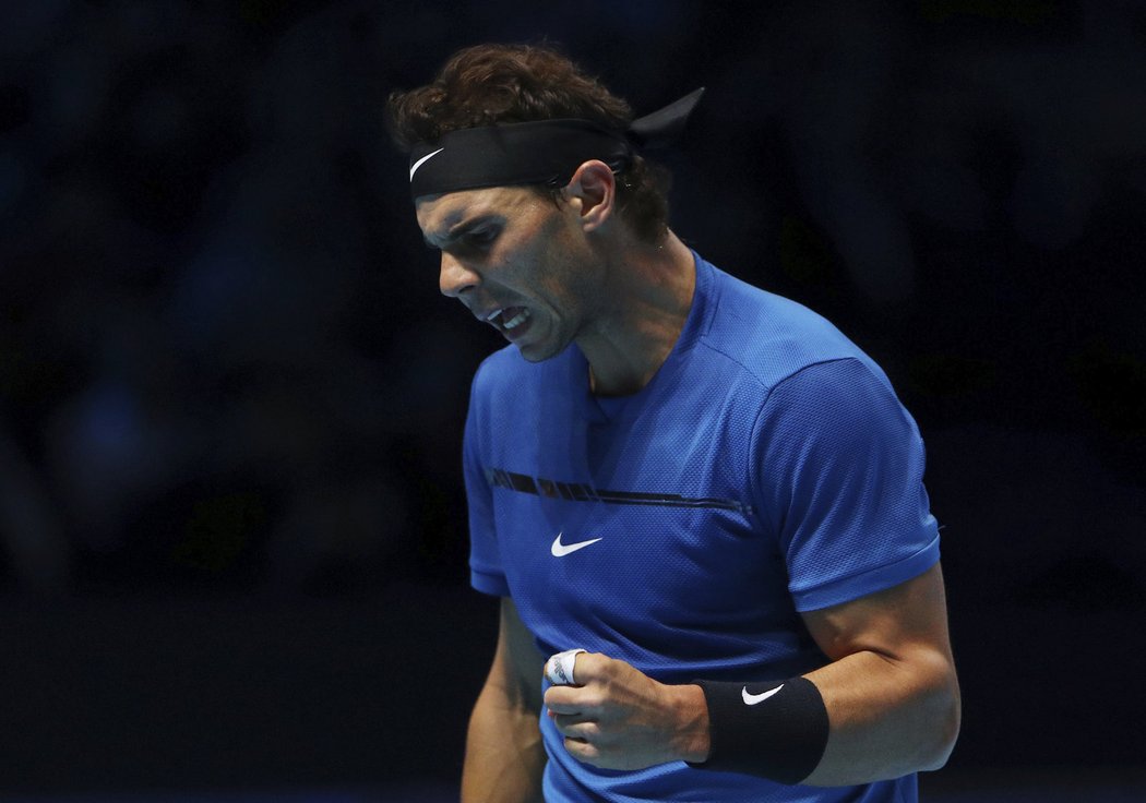 Rafael Nadal se povzbuzuje po vítězném míči