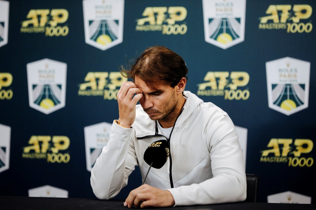 Rafael Nadal na tiskové konferenci po výhře na tenisovém Masters v Paříži