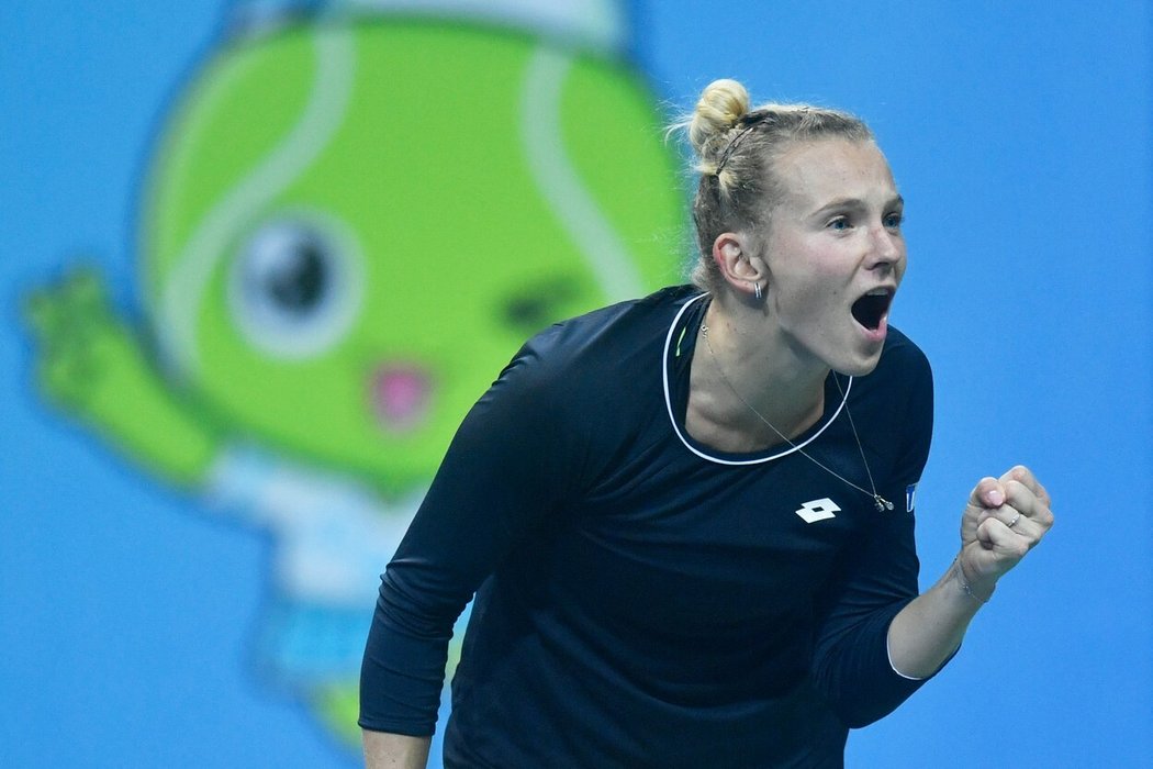 Kateřina Siniaková se hecuje v semifinále turnaje v Nan-čchangu