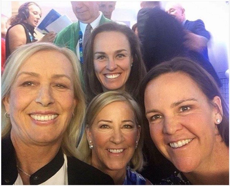 Martina Navrátilová, Martina Hingisová, Chris Evertová a Lindsay Davenportová aneb 44 grandslamových titulů na jednom selfíčku.