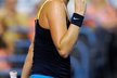 Petra Kvitová se raduje z výhry nad kamarádkou Lucií Šafářovou a postupu do semifinále turnaje v New Havenu