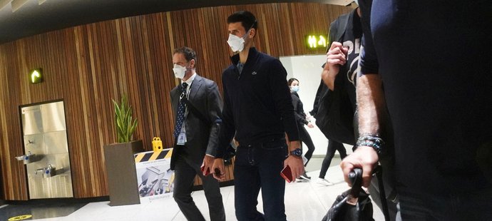 Novak Djokovič po zrušení víz opouští Austrálii