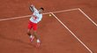 Novak Djokovič při svém prvním zápase na French Open 2020 proti Švédovi Mikaelu Ymerovi
