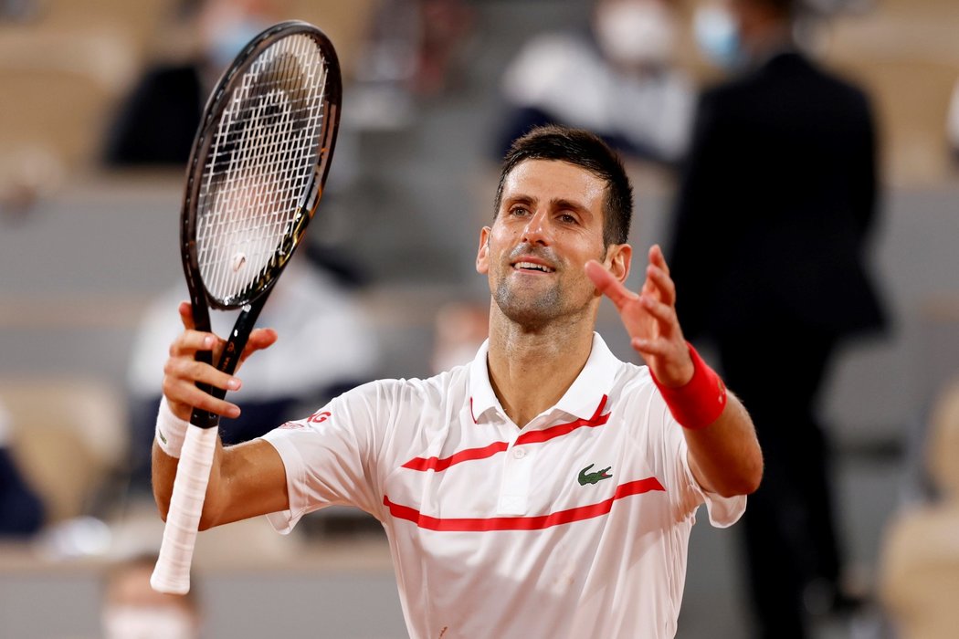 Novak Djokovič při svém prvním zápase na French Open 2020 proti Švédovi Mikaelu Ymerovi