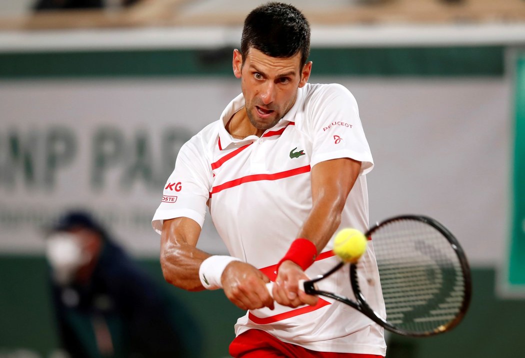 Novak Djokovič při svém prvním zápase na French Open 2020 proti Švédovi Mikaelu Ymerovi