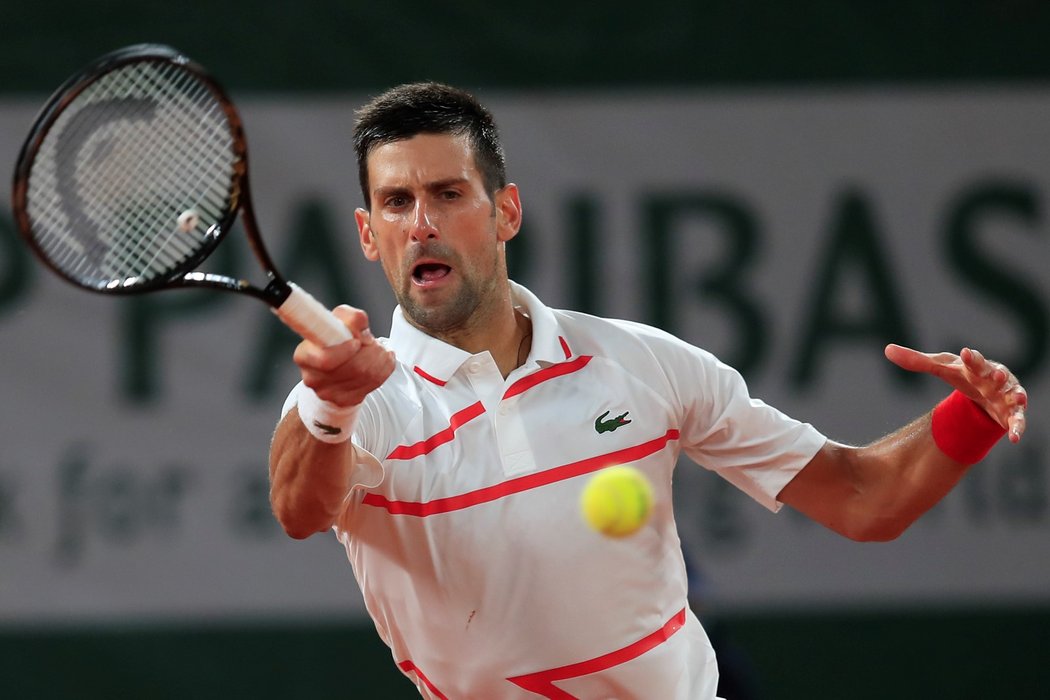 Novak Djokovič při svém prvním zápase na French Open 2020 proti Švédovi Mikaelu Ymerovi