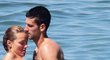 Srbský tenista Novak Djokovič s přítelkyní Jelenou Ristič plánují svatbu. Na dovolené ve francouzském Saint-Tropez dováděli v moři, možná zatoužili i po miminku