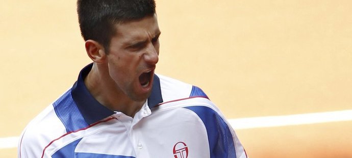 Novak Djokovič se raduje v zápase proti Guillermovi Garcia-Lopezovi