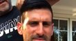Novak Djokovič si ve své luxusní rezidenci v New Yorku nechal od týmového parťáka ostříhat vlasy...
