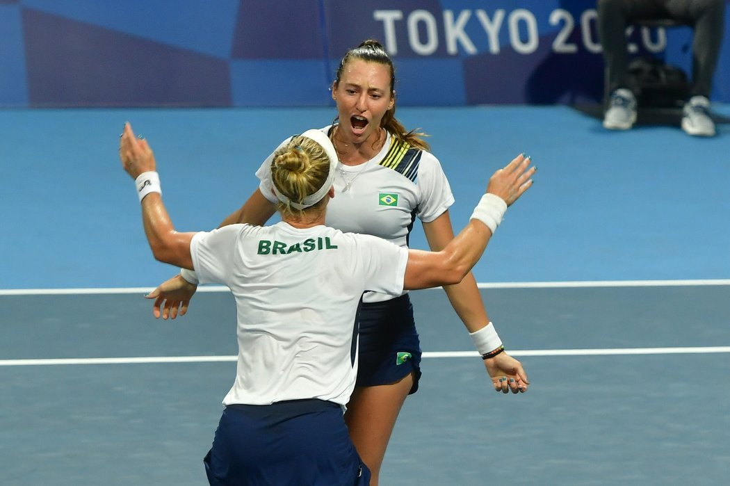 Brazilský pár Pigossiová-Stefaniová slaví senzační výhru nad českými tenistkami